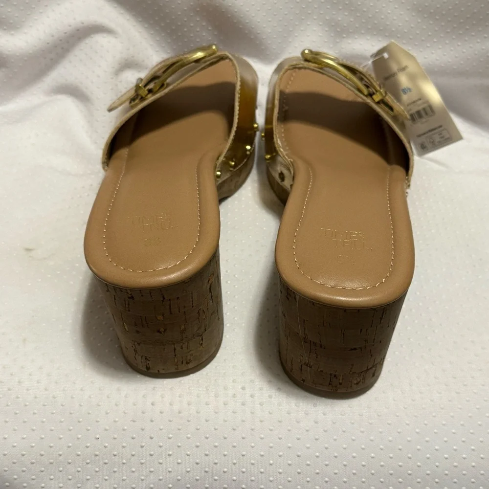 Time and Tru Gold Metallic Platform Shoes Women’s Size 8.5 New‎